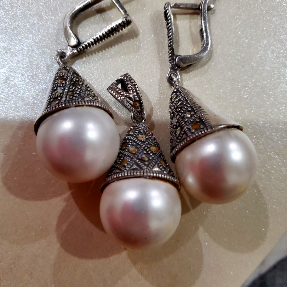 Sterling silver pendant and earrings set